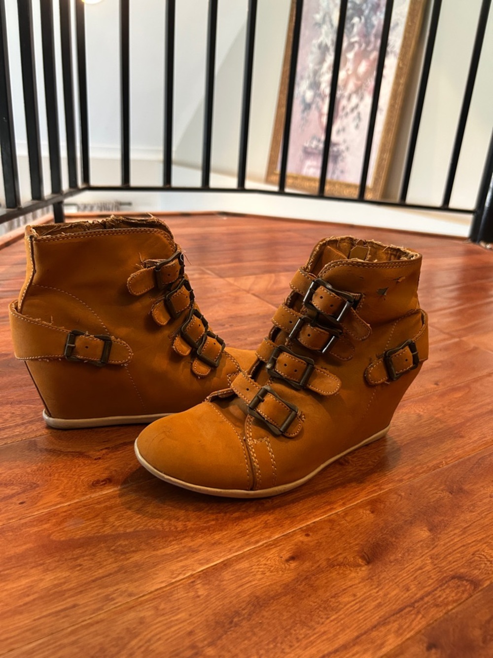 Rouge Vintage Buckle Wedge Sneaker Shoes Size 6.5